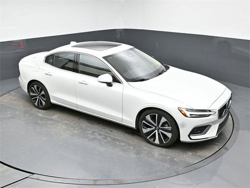 Used 2023 Volvo S60 B5 Ultimate image 9