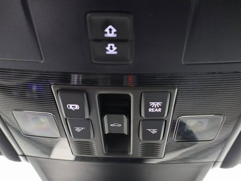 Used 2023 Volkswagen Tiguan SE R-Line image 10