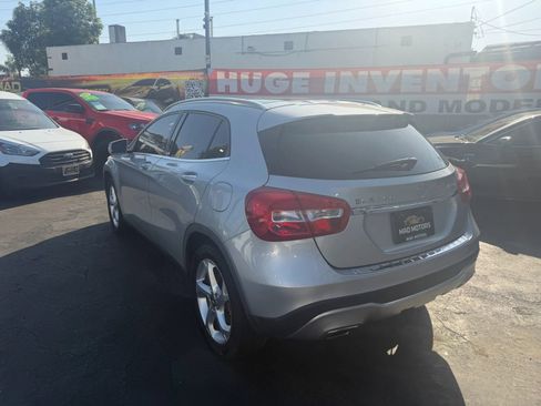 Used 2018 Mercedes-Benz GLA 250 4MATIC w/ Premium Package image 4