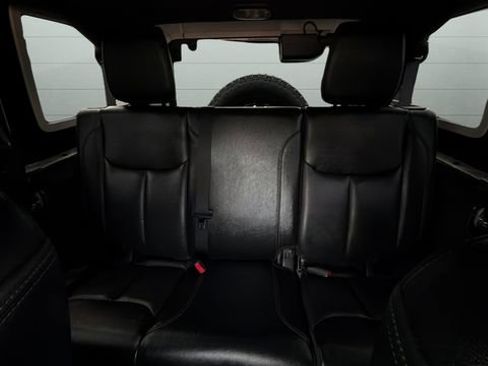 Used 2018 Jeep Wrangler Unlimited Sahara image 20