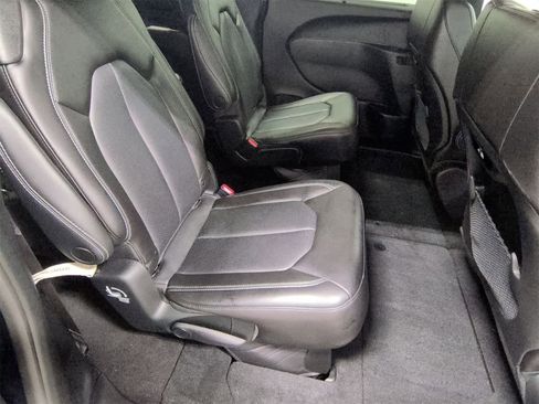 Certified 2023 Chrysler Pacifica Touring-L w/ S Appearance Package image 21