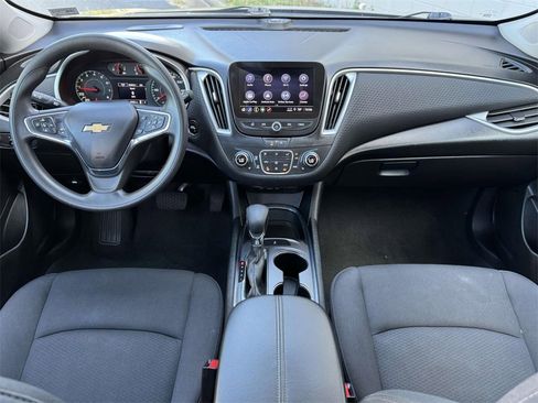 Used 2023 Chevrolet Malibu LT image 2