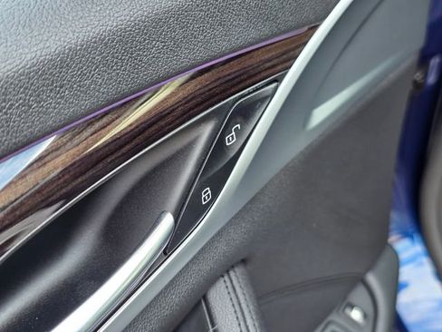 Used 2020 BMW 530e w/ Premium Package image 22