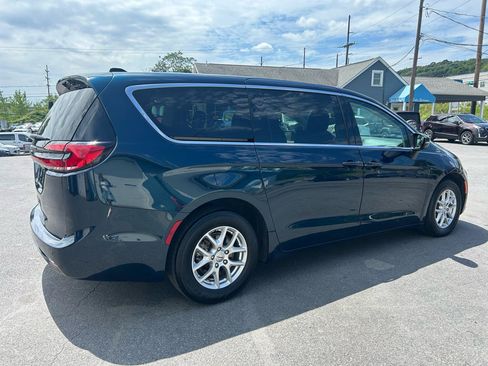 Used 2023 Chrysler Pacifica Touring-L FWD image 5