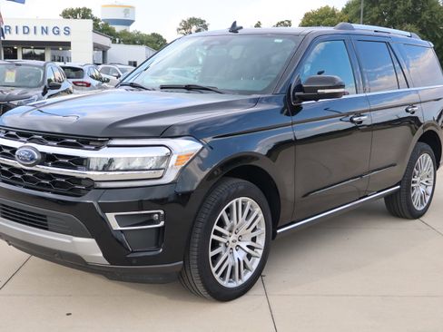 Used 2024 Ford Expedition Limited image 2