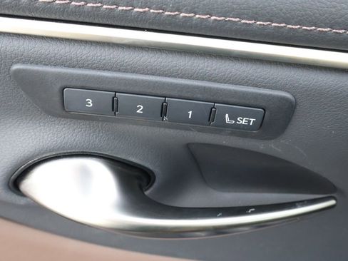 Used 2022 Lexus ES 350 w/ Premium Package image 13