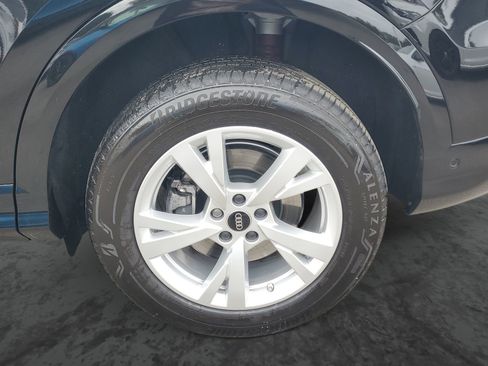 Used 2025 Audi Q5 Premium w/ Convenience Package image 5