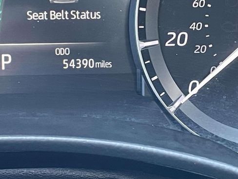 Used 2020 Toyota Highlander XLE image 34