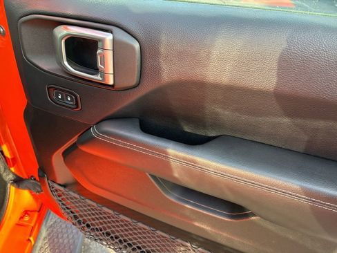 Used 2018 Jeep Wrangler Unlimited Sahara image 27