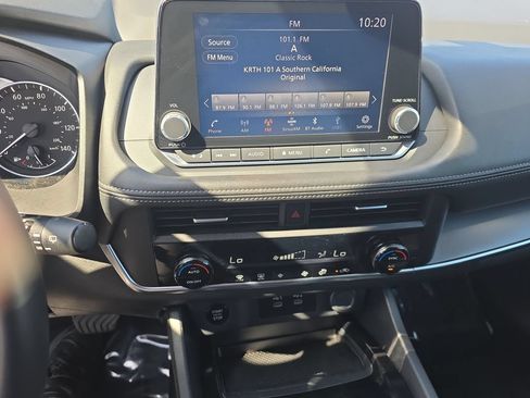 Used 2025 Nissan Rogue SV FWD image 12