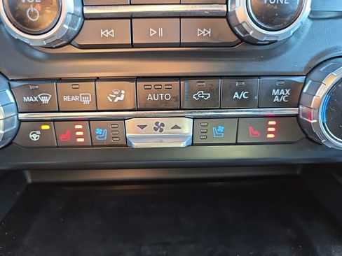 Used 2023 Ford F350 Lariat w/ Chrome Package image 27