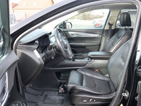 Used 2017 Cadillac XT5 Luxury w/ Driver Awareness Package FWD image 18