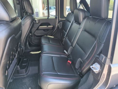 Used 2022 Jeep Wrangler Unlimited Rubicon AWD/4WD image 28