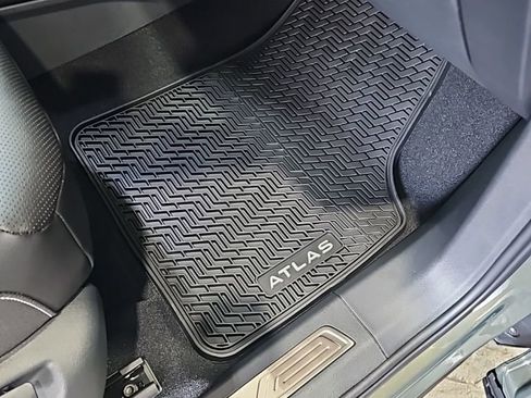 New 2026 Volkswagen Atlas SE FWD image 14