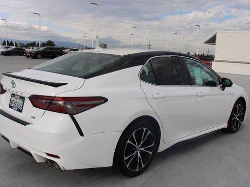 Certified 2020 Toyota Camry SE w/ Convenience Package image 3