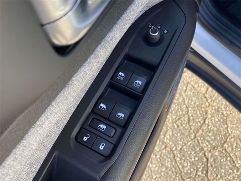 Used 2024 Jeep Compass Latitude image 16