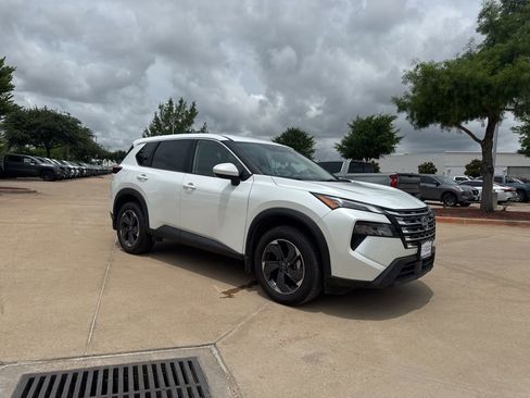 Certified 2025 Nissan Rogue SV FWD image 7