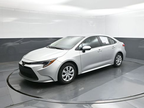 Used 2024 Toyota Corolla LE FWD image 33