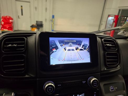 Used 2025 RAM ProMaster 2500 w/ Convenience Group image 23