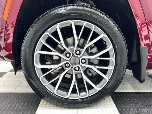 New 2026 Jeep Grand Cherokee Summit image 8