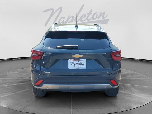 Used 2025 Chevrolet Trax LT FWD image 7