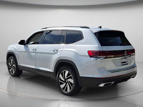 Certified 2026 Volkswagen Atlas SE w/ Panoramic Sunroof Package FWD image 4