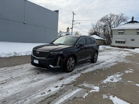 Used 2021 Cadillac XT6 Premium Luxury image 3