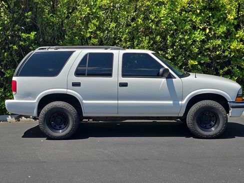 Used 2001 Chevrolet Blazer LS w/ Driver Convenience Pkg AWD/4WD image 3