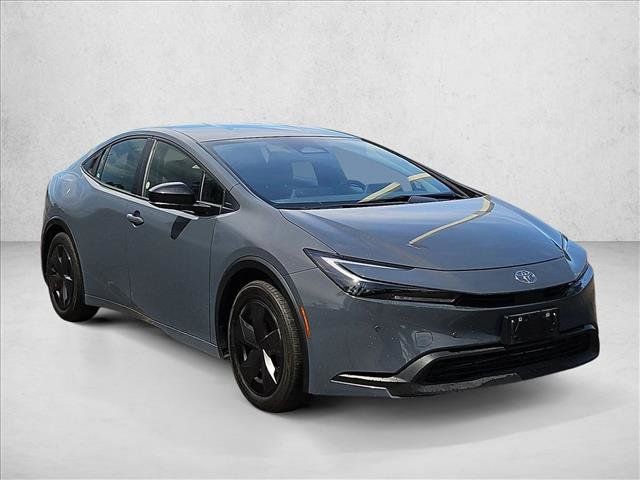 Used 2025 Toyota Prius LE FWD image 3