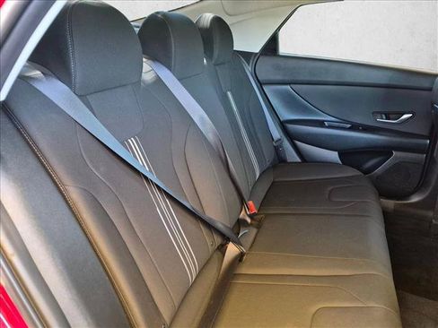 Used 2022 Hyundai Elantra SEL w/ Convenience Package FWD image 18