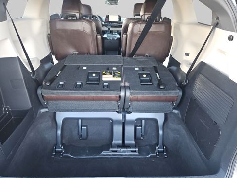 Used 2021 Toyota Sienna Platinum FWD image 27