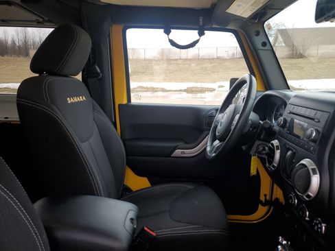 Used 2015 Jeep Wrangler Sahara image 29