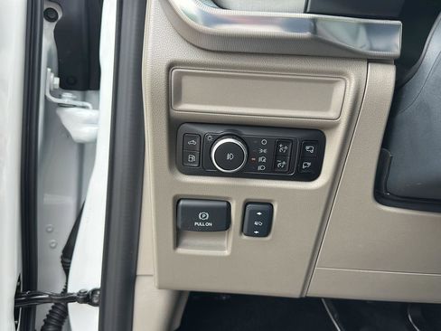 Certified 2025 Ford F150 Platinum w/ Equipment Group 703A Plus AWD/4WD image 15