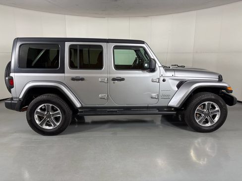 Used 2021 Jeep Wrangler Unlimited Sahara AWD/4WD image 9