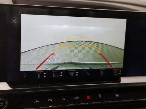 Used 2024 Chevrolet Silverado 1500 High Country w/ Technology Package image 9