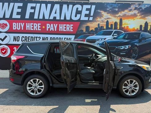 Used 2017 Ford Escape SE AWD/4WD image 9