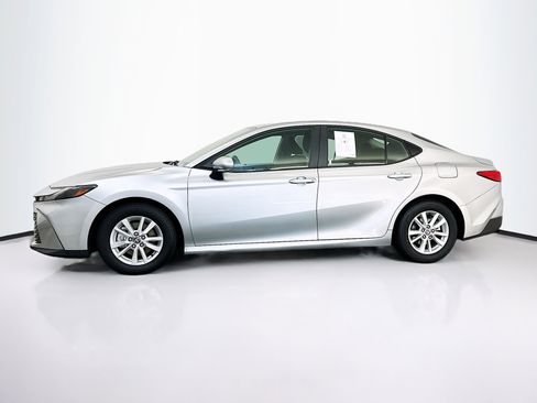 Used 2025 Toyota Camry LE image 4