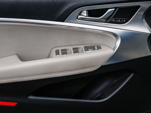 Used 2022 Genesis G70 3.3T image 20