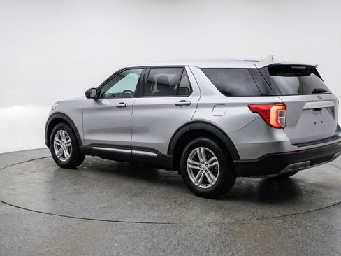 Used 2024 Ford Explorer XLT w/ Equipment Group 202A AWD/4WD image 6