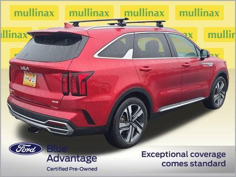 Used 2023 Kia Sorento EX image 3