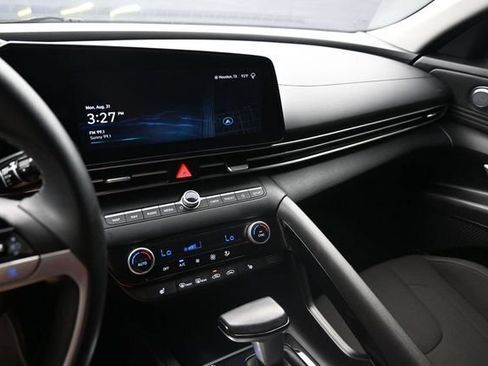 Used 2023 Hyundai Elantra SEL w/ Convenience Package FWD image 11