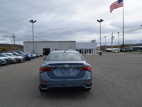 Used 2025 Nissan Sentra SR w/ SR Premium Package FWD image 4
