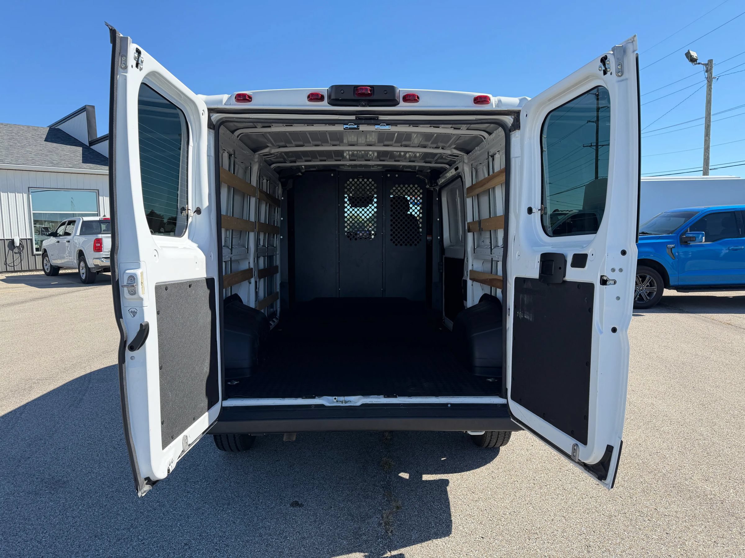 Used 2025 RAM ProMaster 2500 w/ U-Haul Equipment Group FWD image 4