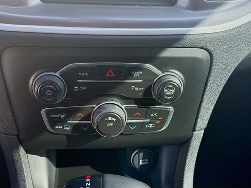 Used 2022 Dodge Charger SXT RWD image 12