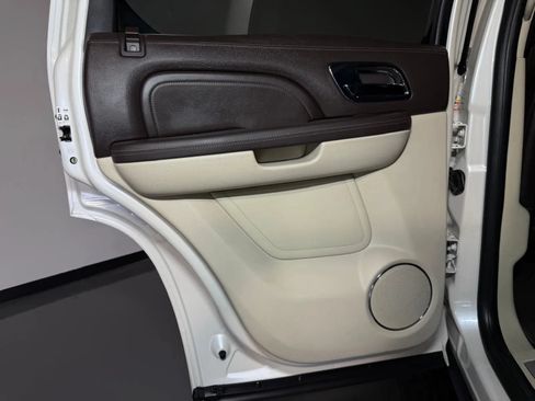 Used 2014 Cadillac Escalade Platinum AWD/4WD image 20