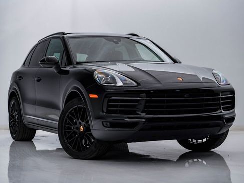 Certified 2023 Porsche Cayenne Platinum Edition image 8