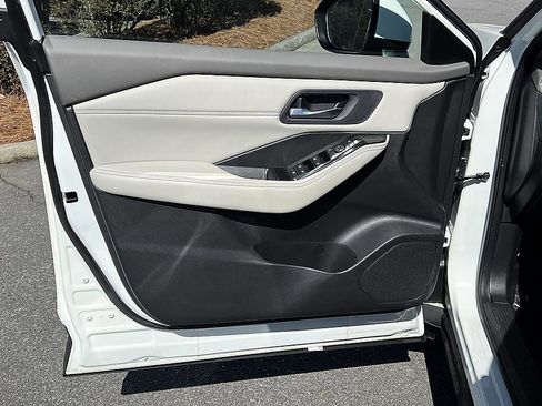 Certified 2023 Nissan Rogue SV w/ SV Premium B Package image 20