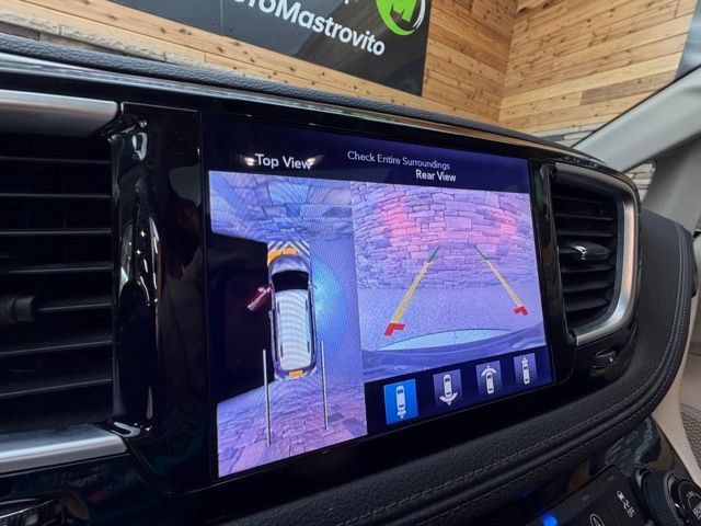 Used 2017 Chrysler Pacifica Limited w/ UConnect Theater Package FWD image 25