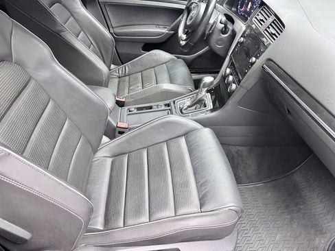 Used 2018 Volkswagen Golf R 4-Door image 12