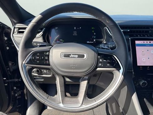 Used 2022 Jeep Grand Cherokee Overland AWD/4WD image 17